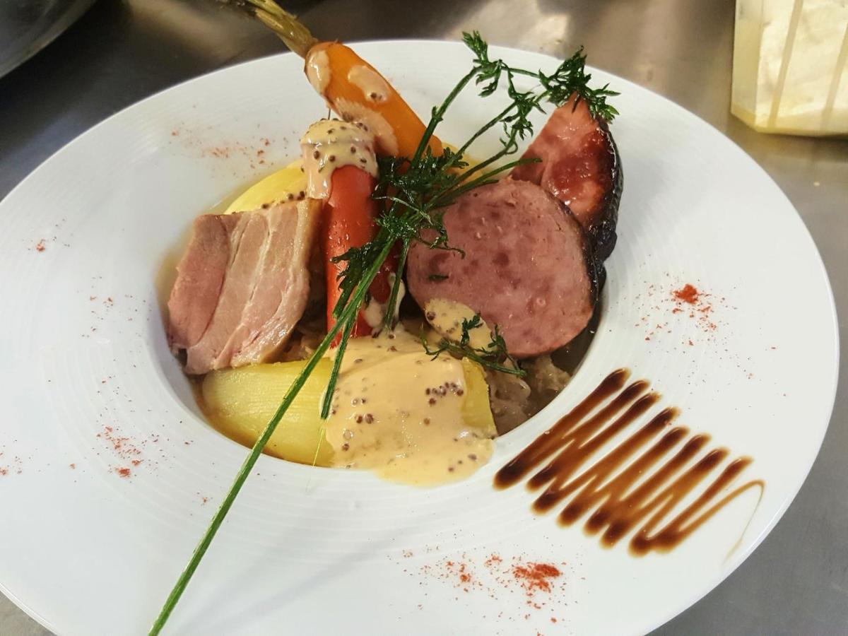 Hotel Restaurant Cousseau パランティ・アン・ボルヌ エクステリア 写真